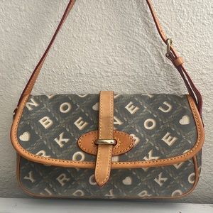 Dooney and Bourke shoulder bag good condition